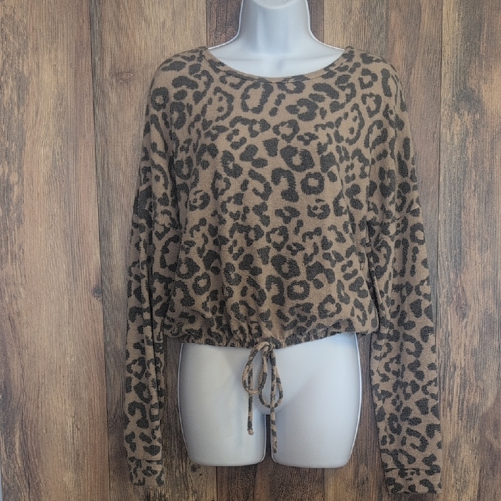 Free Kisses Leopard Print Cropped Sweater M D346